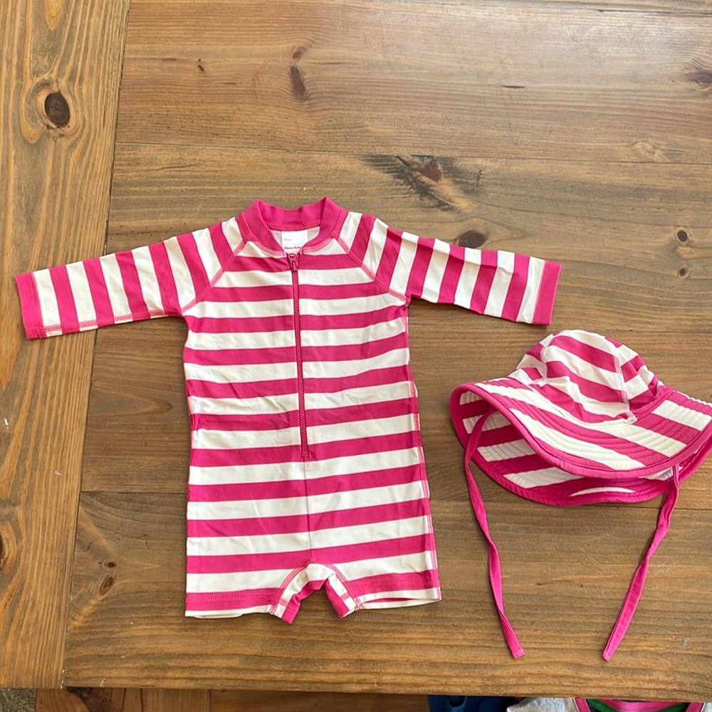 Hanna Andersson Swimsuit + Hat, Size 70cm, 6m